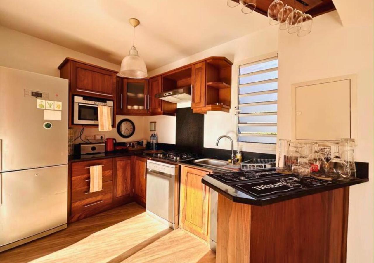 Scenic Riverfront 2 Bedroom Villa In Port Chambly Baie-du-Tombeau Ngoại thất bức ảnh