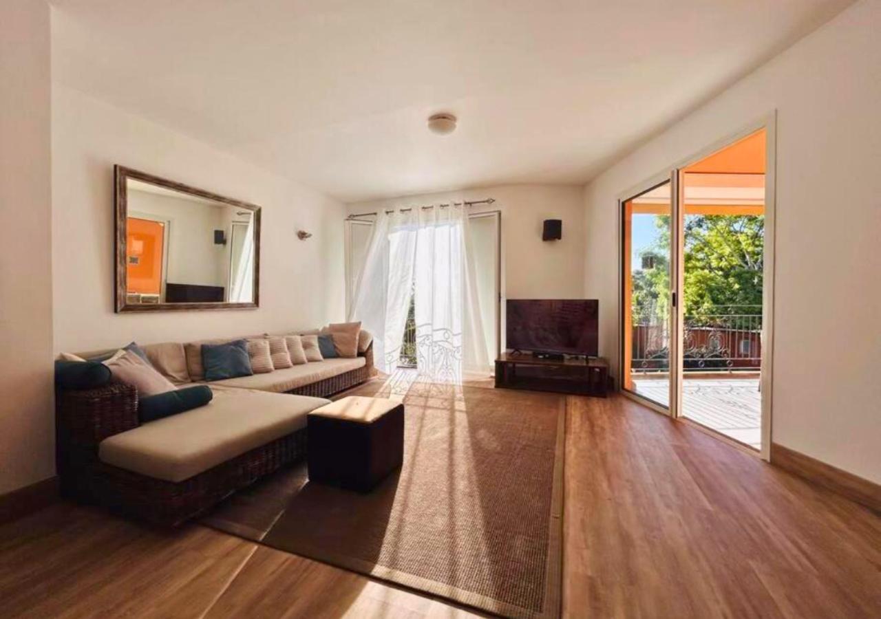 Scenic Riverfront 2 Bedroom Villa In Port Chambly Baie-du-Tombeau Ngoại thất bức ảnh