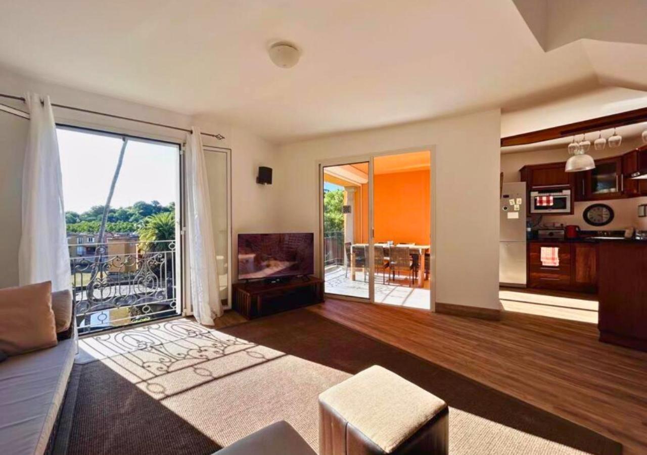 Scenic Riverfront 2 Bedroom Villa In Port Chambly Baie-du-Tombeau Ngoại thất bức ảnh