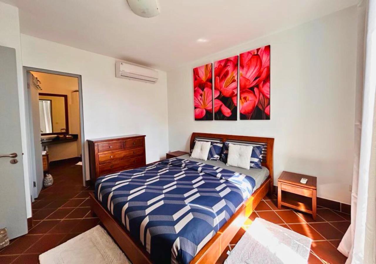 Scenic Riverfront 2 Bedroom Villa In Port Chambly Baie-du-Tombeau Ngoại thất bức ảnh