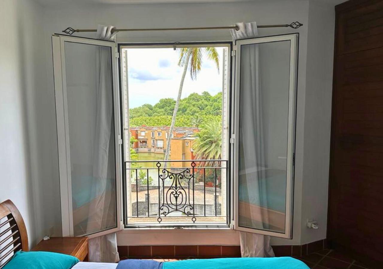 Scenic Riverfront 2 Bedroom Villa In Port Chambly Baie-du-Tombeau Ngoại thất bức ảnh