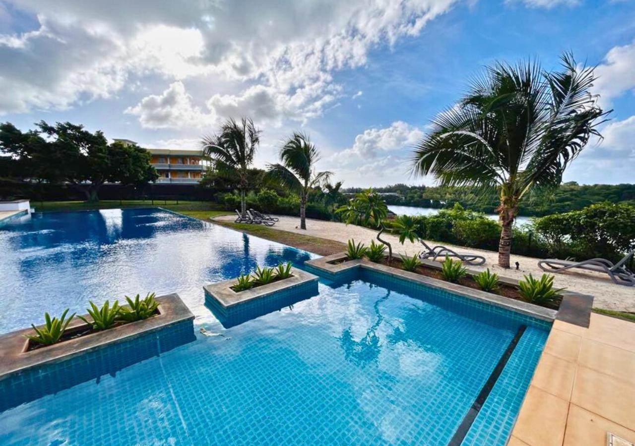 Scenic Riverfront 2 Bedroom Villa In Port Chambly Baie-du-Tombeau Ngoại thất bức ảnh